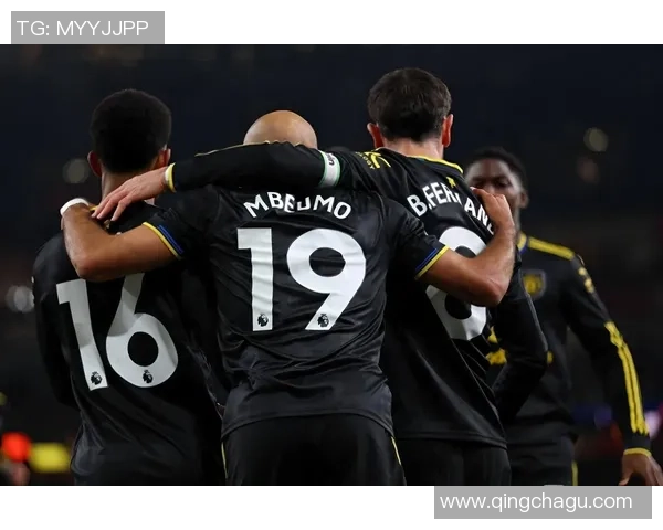 阿森纳友谊赛大胜巴黎圣日耳曼逆转瞬间引发全场热议与争议判罚